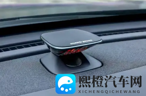 燃油车要翻身？天籁装上鸿蒙座舱，这波操作太秀了！-1