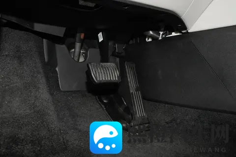 黑料zztt：新能源汽车崛起：机遇与挑战并存-2