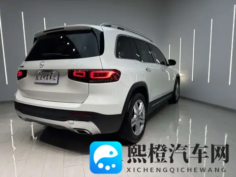 15万多拿下白色奔驰GLB,家用代步值不值?-1