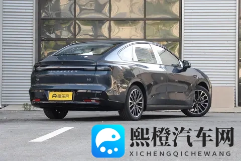 10万级轿车新选择！空间大，续航稳，配置高，零跑B01家用真香！-2