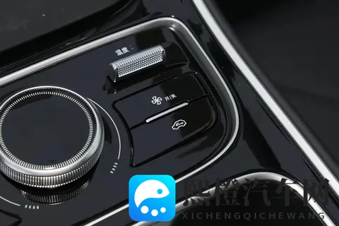 买插混的车友可以下手了,吉利新车限时688万起,带400V快充!-3