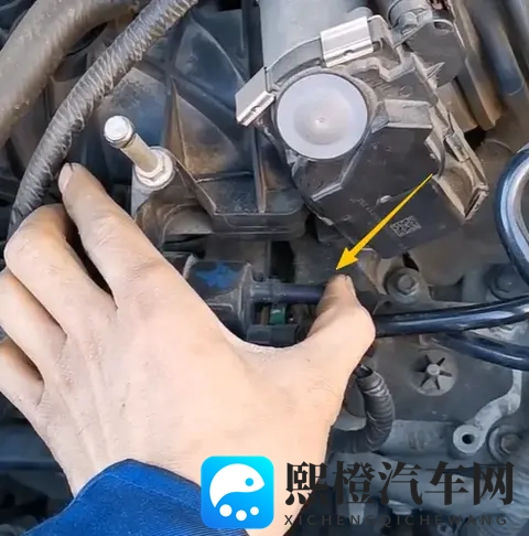 别克GL8混合气过稀,别走弯路,一拔一堵直接破案!-3