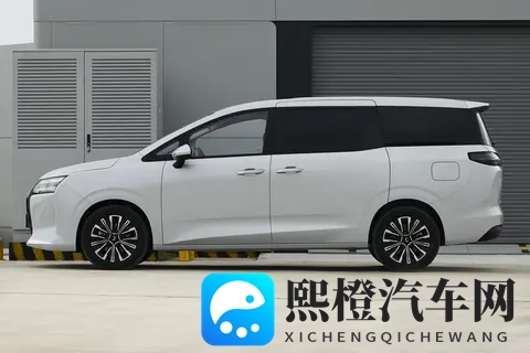 星光 730 PHEV 试驾评测：10 万级电滑门 + 真 7 座，家庭出行实用之选？-3