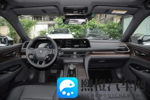 进口中大型车,皇冠哪一款值得选?试驾分析,配置够用动力直观!-2