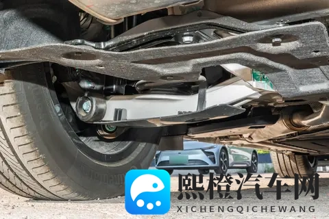 豪华SUV新标杆!这台国产车真香,轴距3米,增程续航超1600km-1