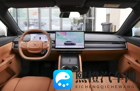 东风奕派eπ007+到店，全系标配激光雷达+8295芯片，还带电动尾翼-1