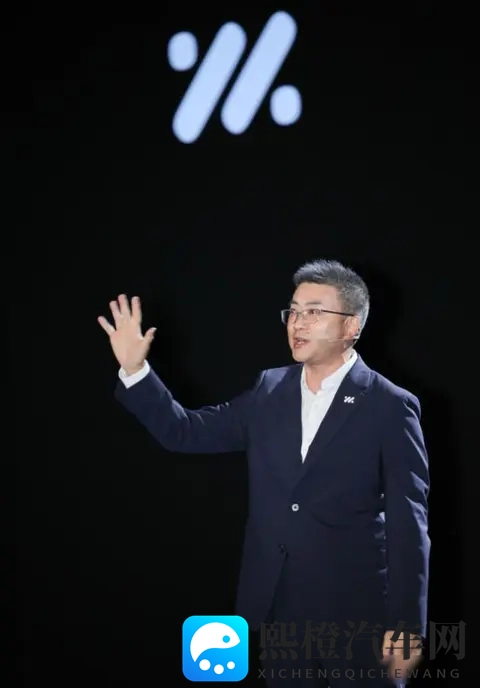 上汽旗舰智己LS9发布,CEO刘涛放话:用户喜欢的配置才是最牛的-1