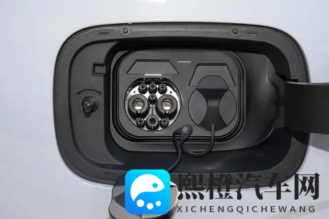 捷途山海L7 PLUS:家用中型SUV的新标杆,旅行小房车-2