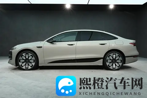 奥迪A6也电动了!续航770公里+华为智驾,这次是玩真的?-1