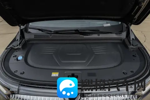 26款岚图梦想家:家庭商务都合适,18小时大定破万,魔力在哪?-1