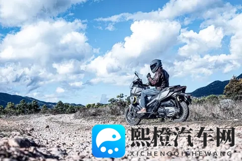 美女打扑克软件：美丽佳人畅玩扑克游戏软件-3