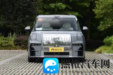 家用MPV推荐极氪009：全家都夸的空间大平层，还有红绿灯计时-2