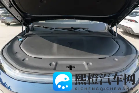 试驾深蓝S09：5米多长6座大SUV，全家出行更舒适-3