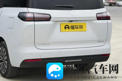 家用MPV新选择!768万起,真7座,续航超1000km,星光730 PHEV-2