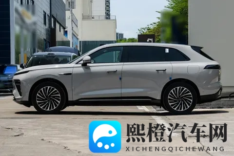 年底打算换车的朋友，这款C级车降价又有好礼，配置拉满还省心-2