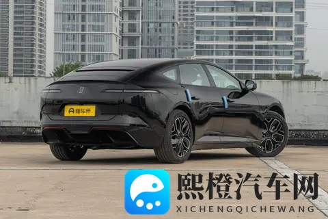 25万级起售,无短板的中大型豪华轿车?阿维塔12四激光版-2