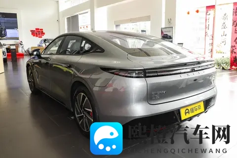 旗舰实力展现:星纪元ES增程版Ultra四驱的全方位解读-3