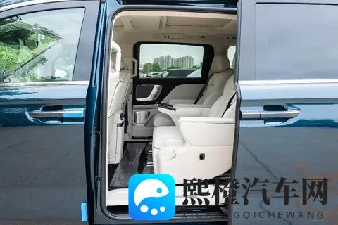 26款岚图梦想家乾崑系列,动力强劲、空间宽敞、配置丰富-3