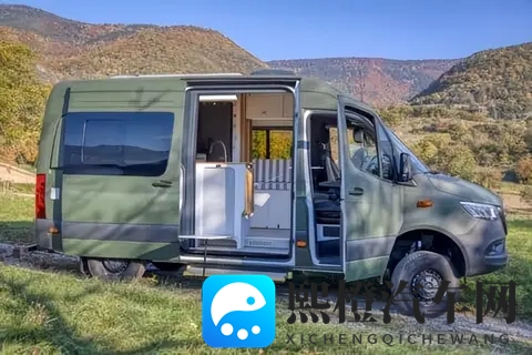定制车型:可供两人乘坐的奔驰Sprinter 4x4,配备电磁炉和马桶-3