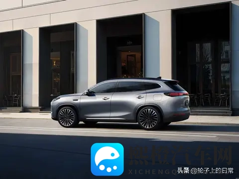 三联屏+豪华内饰，星途ET5：科技与质感双向奔赴-3