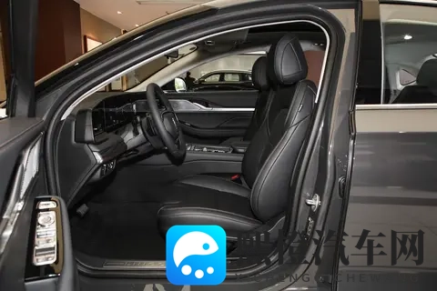 林肯 Z 选买指南:2025 款燃油 _ 混动配置差异与性价比推荐-2