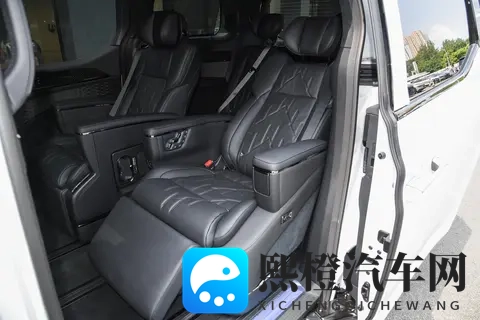 开极氪009带全家去海边,三代同堂出行太惬意,不愧得到明星青睐-3