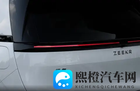 啪啪动态视频：汽车动态影像：揭秘速度与激情背后的科技魅力-3