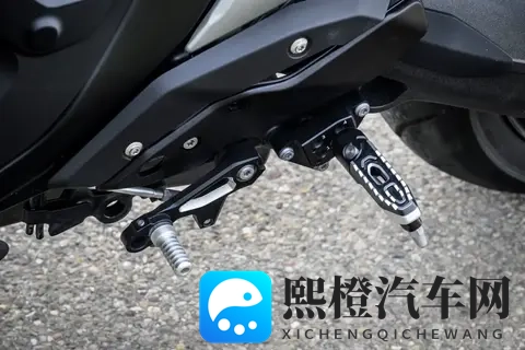 这台宝马街车，能边骑边“换弹簧”？R1300R新技术实测报告-2