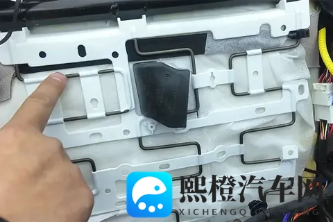 25万级SUV座椅暴力拆解，“剖开”看真面目！-2