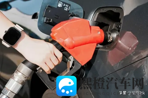 为什么又鼓励大家购买燃油车，新能源不香了？咱看懂这信号了-3