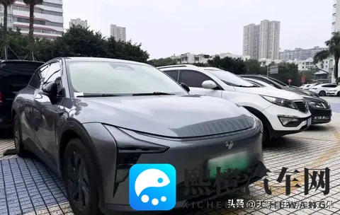 烂尾车”逆袭记：年轻人花1_3价格抢破产车刷机改装-3