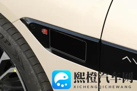 阿维塔12四激光版试驾体验：30万级豪华轿车的实用之选-1