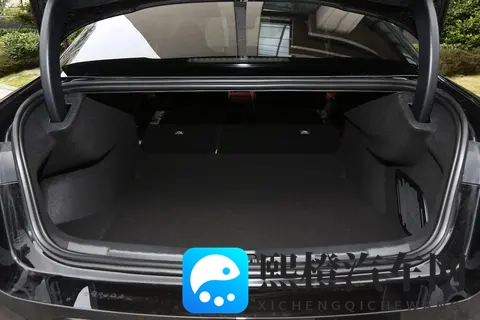 10万级家轿市场迎来“破局者”？体验领克03 2026款15TD DCT Plus-3