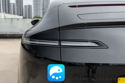 实测:1270km续航+5C闪充,智能与豪华的全面进化-2