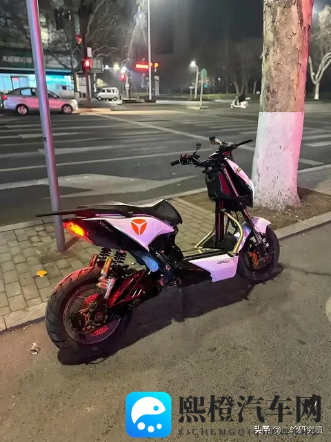 选电摩别乱买!雅迪X5这3个优势,让你通勤一周一充还倍儿有面-2