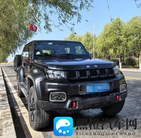 拍戏时胶带掉了进入护具开了:拍摄现场意外:胶带脱落护具开启瞬间-1