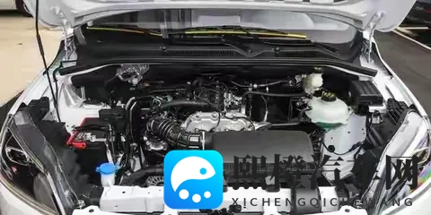 国民神车再升级!五菱燃油新车亮相,7座布局太懂国人-1