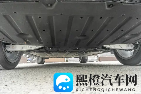 17万买6座车,选零跑C16纯电版,续航630km,空间大-1