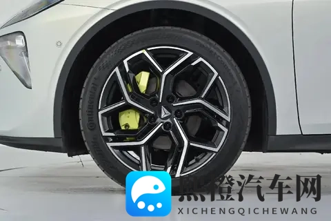 26款深蓝L06,轴距2米9,续航670公里,3C快充,156寸向日葵屏-1