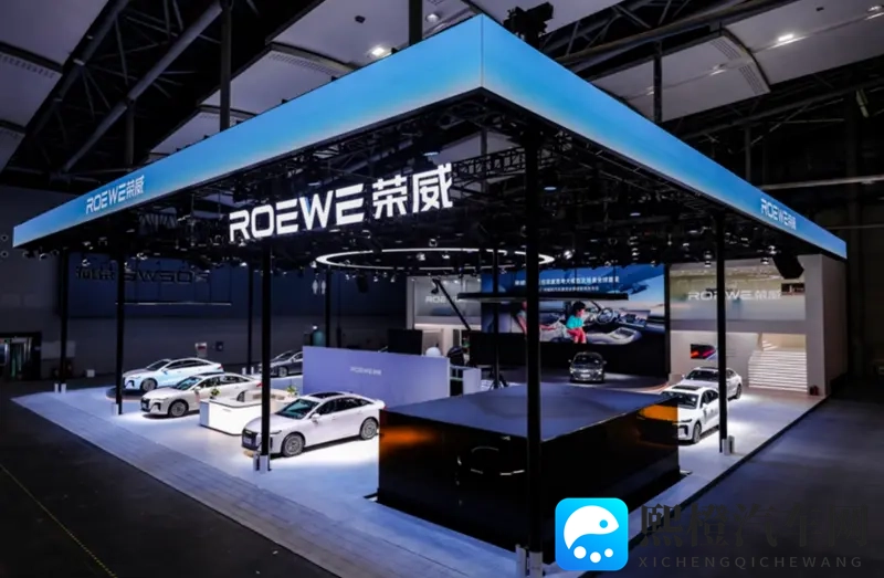 首搭“活人感”车机！荣威M7 DMH登陆广州车展-1