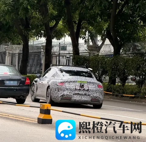 SU7 改款伪装车谍照曝光：十字大灯 + 隐藏门把手，能否打动新用户-1