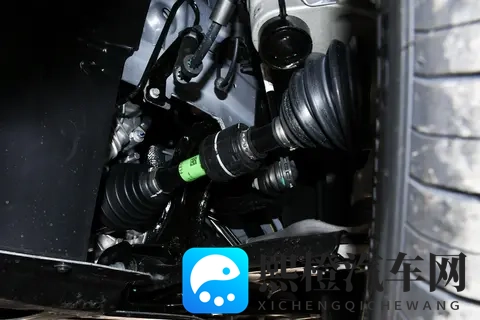 10 万出头的燃油车新选择?第三代领克 03 试驾体验:智能与性能在线-3