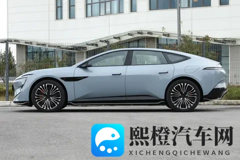 试驾阿维塔12四激光版：全系标配，辅助驾驶升级，续航更长-3