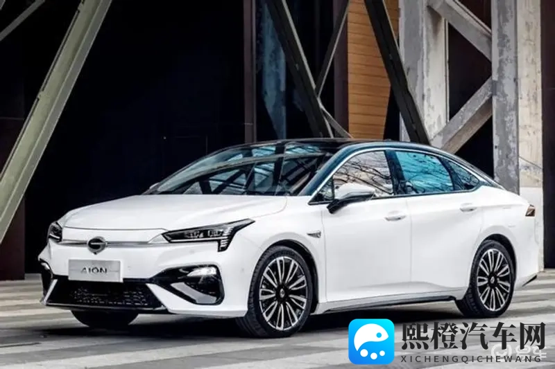 Aion S:你的智能纯电家庭伙伴-1