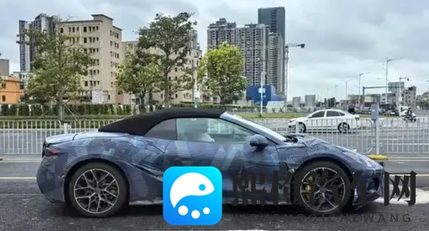 腾势Z敞篷版曝光：软顶设计＋32秒破百-1