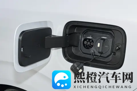 预售价768万元起，第三排空间表现出色，体验五菱星光730 PHEV-1