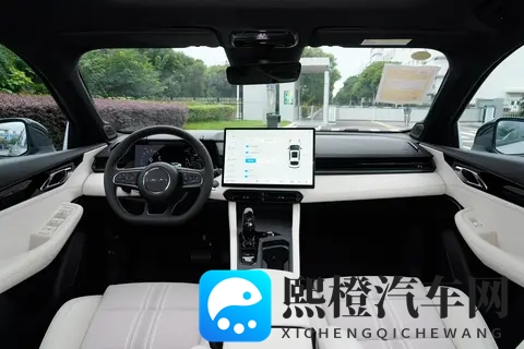 第三代领克03:性能与智能化并存,这款燃油车究竟表现如何?-3