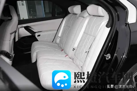 宝马7系没变,对手全动了,它却在等下一代-1