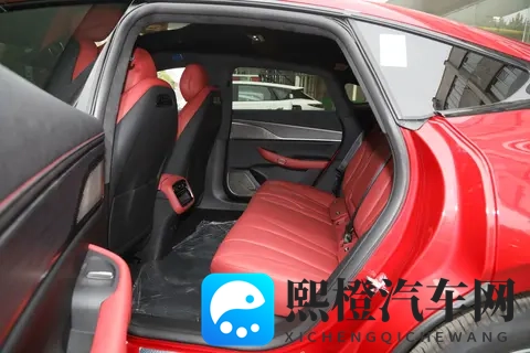 新能源轿车新选择！这款新车增程纯电都有，实力如何？一起来看看-2