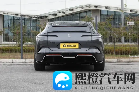 30万级豪华轿车,选配置齐全、用得上的,还是光图个豪华名头?-1